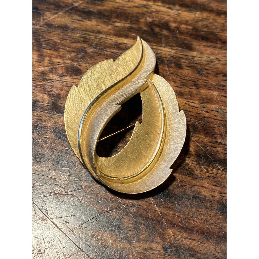 3-D Leaf Texture & Polish Gold Tone, 1960s Vintage Signed Trifari Crown Brooch